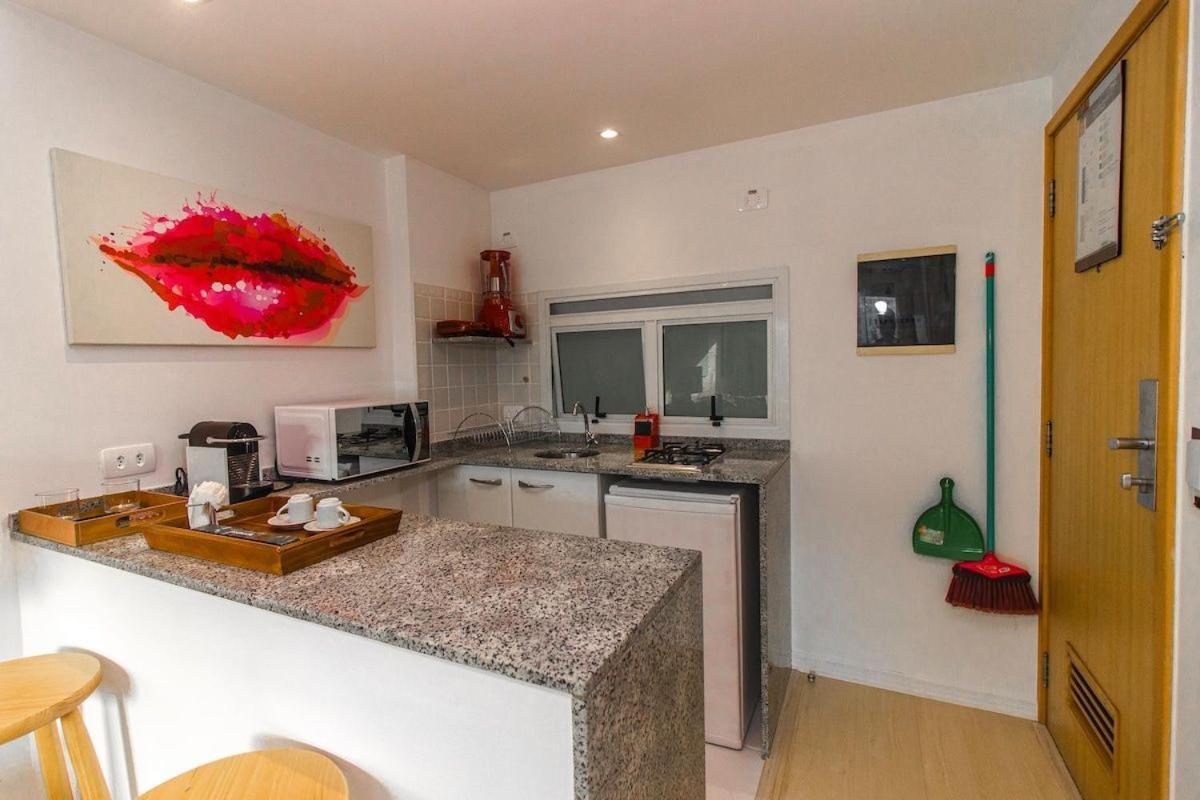 Apartamento Apto Proximo A Praia, Com Piscina E Estacionamento